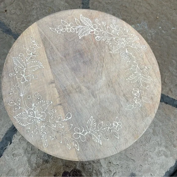 Elegant Wooden Decorative Plate - Picture 5 of 9